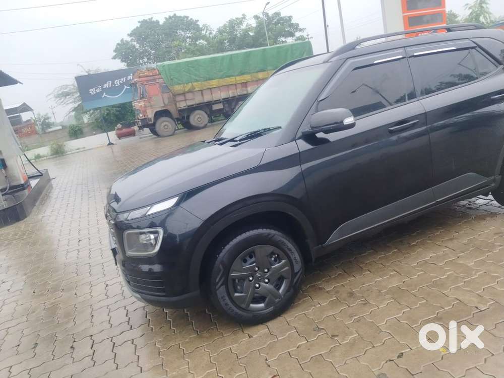 Hyundai Venue Sx 2023 Petrol.   22/12/2023 Model