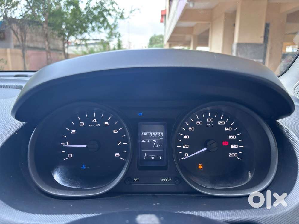 Tata Tigor Xe, 2017, Petrol
