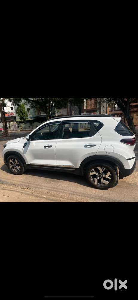 Kia  Sonet Diesel Manual With Sunroof