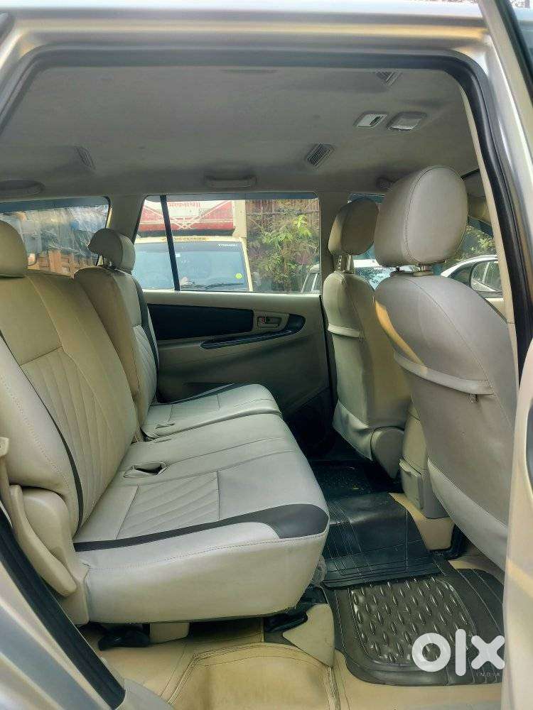 Toyota Innova 2.5 G (diesel) 8 Seater, 2015, Diesel