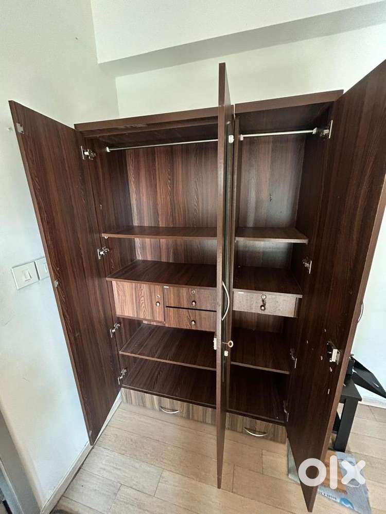 Wood Wardrobe - Buy & Sell Used Beds & Wardrobes in India | OLX