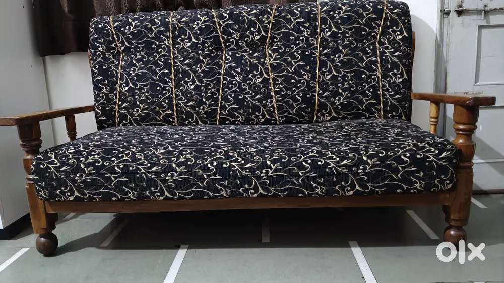 A well condition sagwan wood 5 seater sofa with center table.