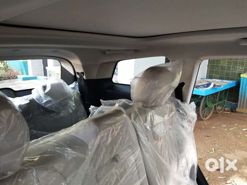 Mahindra Xuv700 2022 Petrol 11999 Kms Driven