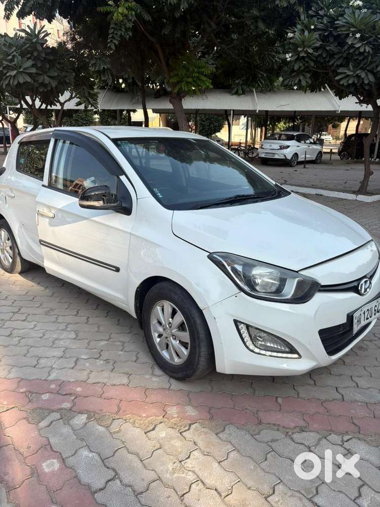 Hyundai I20 2013 Diesel 100000 Km Driven