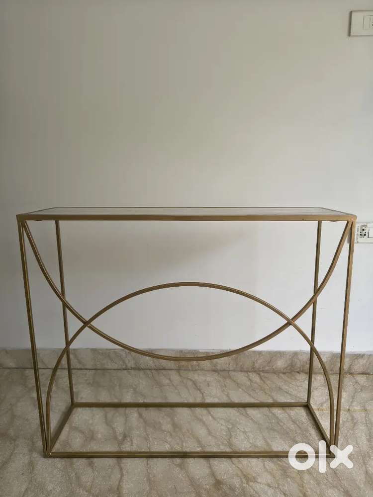 Side decor table