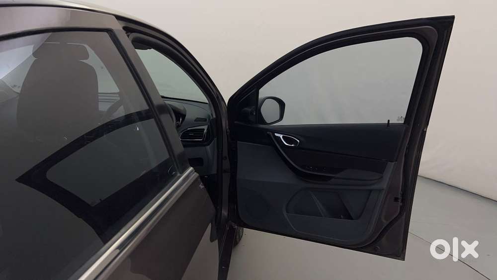 Tata Tigor Xza, 2018, Petrol