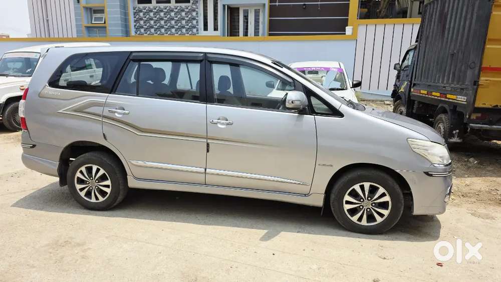 Toyota Innova 2015