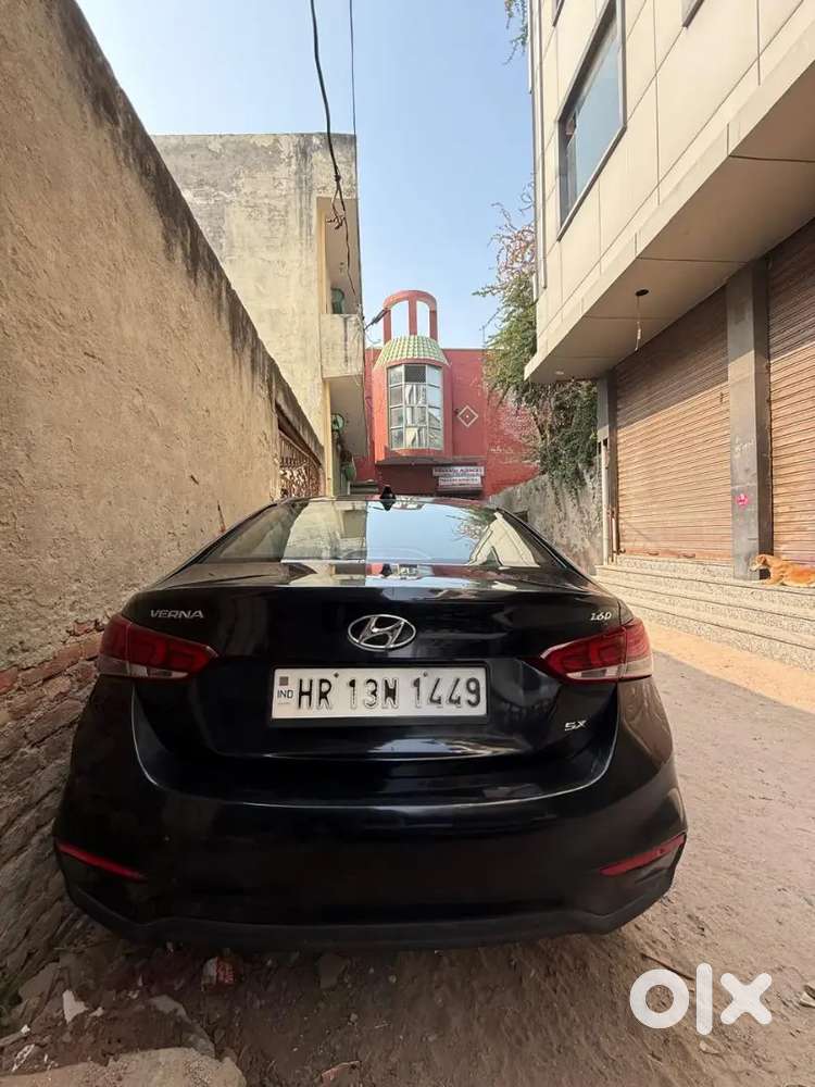 Verna Sedan Black