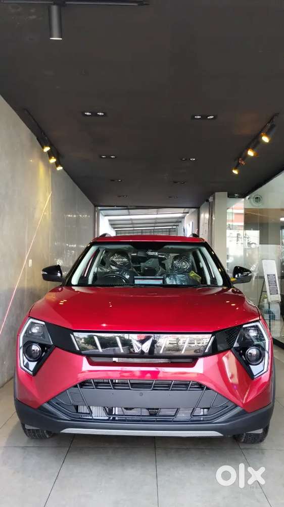 Mahindra Xuv 3xo 2025 Petrol 3100 Km 6 Months