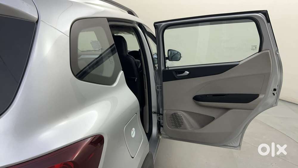 Renault Triber Rxz Easy-r Amt, 2020, Petrol