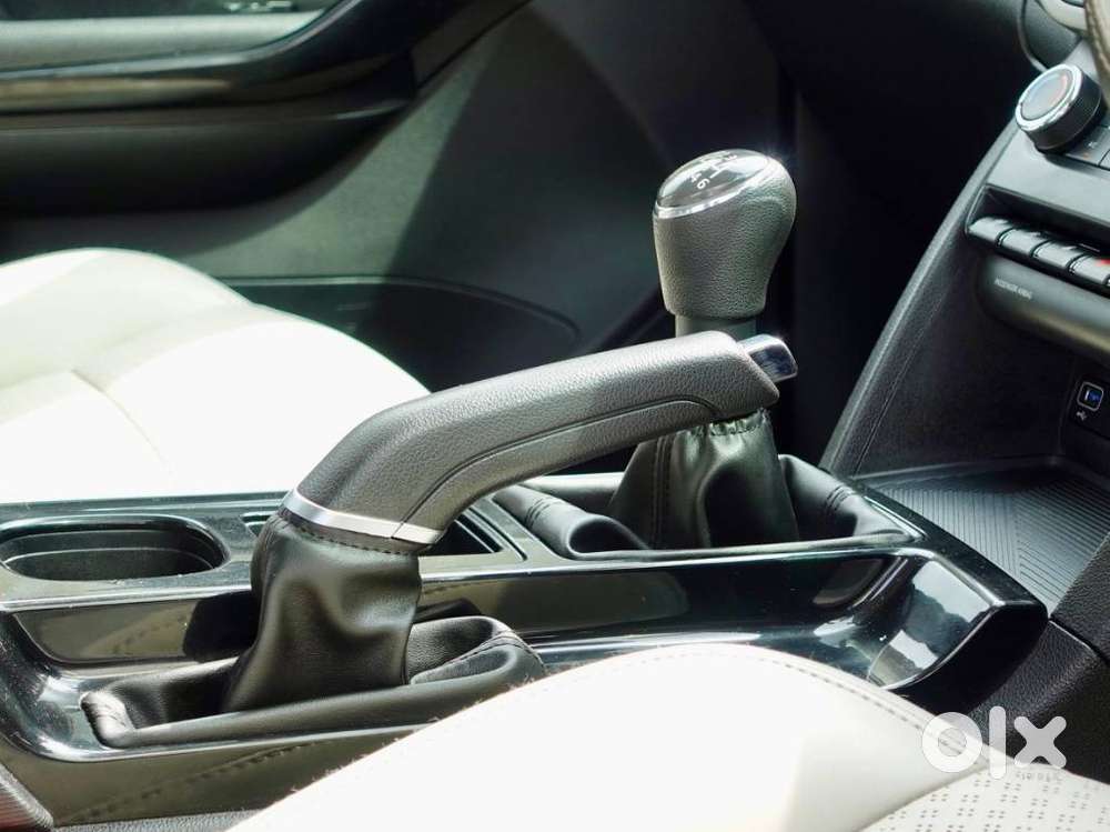 Mahindra Xuv700 2.0 Ax 5 Petrol Mt 7 Str, 2022, Petrol