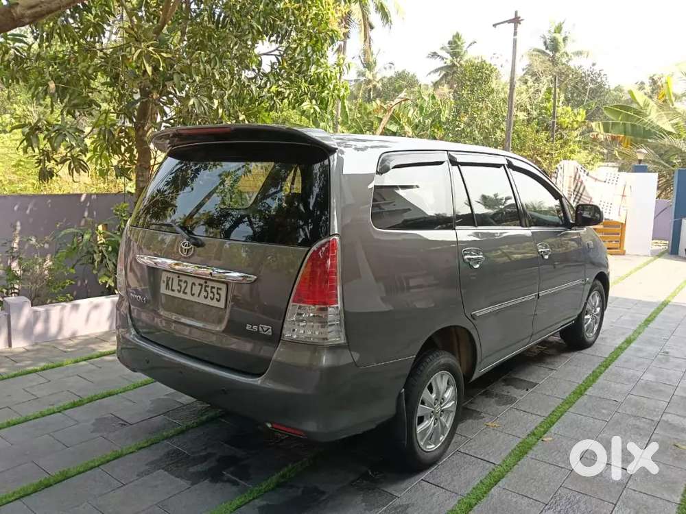 Toyota Innova 2011