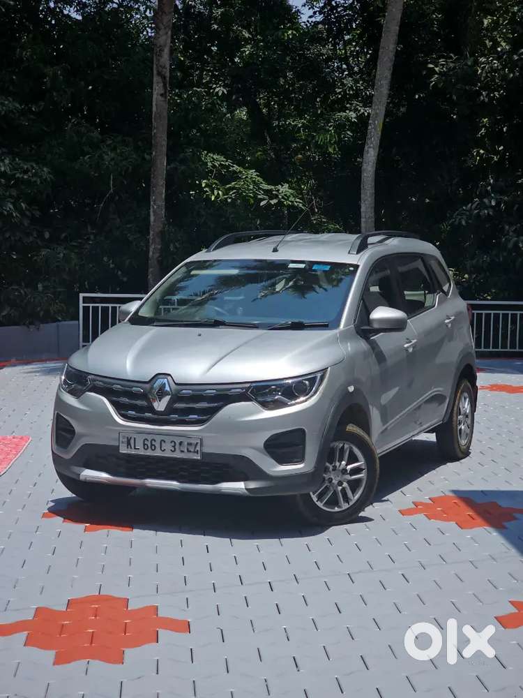 Lady Used Renault Triber Rxt
