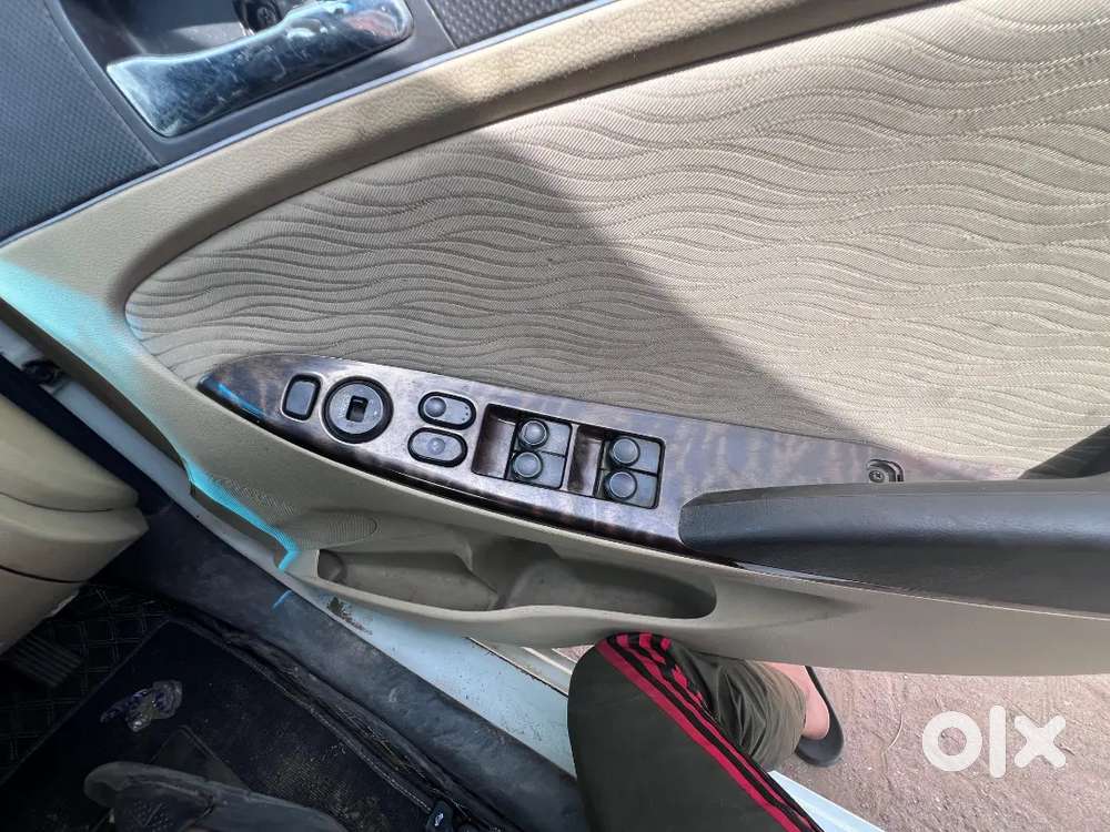 Hyundai Verna Top Model 2012 Diesel 105876 Km Driven