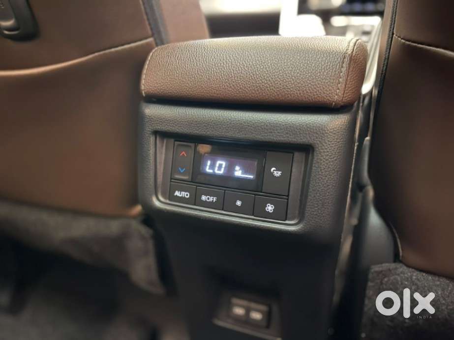 Toyota Innova Hycross 2.0 Zx (o) Hybrid 7 Str, 2024, Petrol