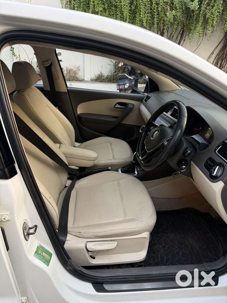Volkswagen Vento 1.2 Tsi Highline Plus At, 2014, Petrol