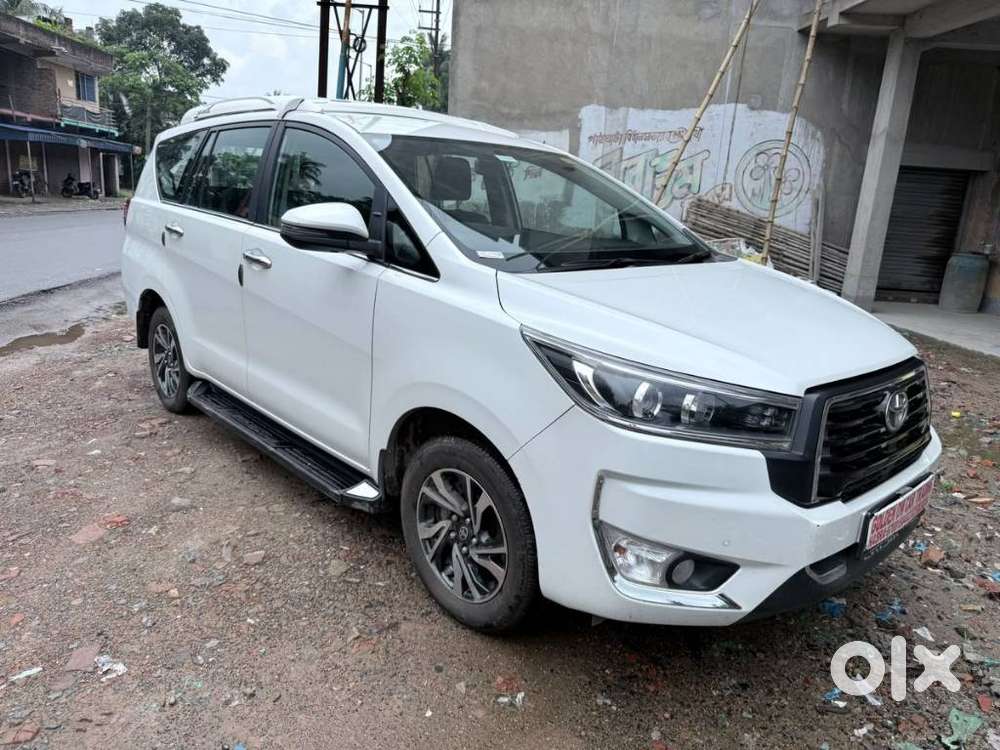 Toyota Innova Crysta 2.4 V 8 Str, 2025, Diesel