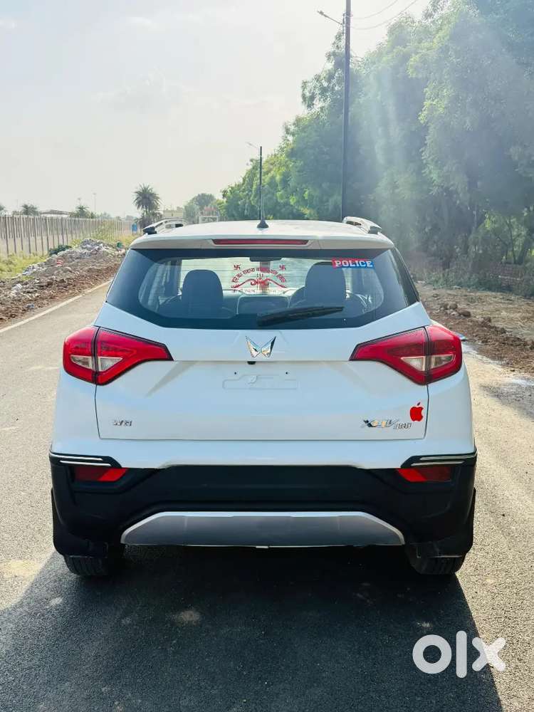 Mahindra Xuv300 W8 2023 Petrol Well Maintained