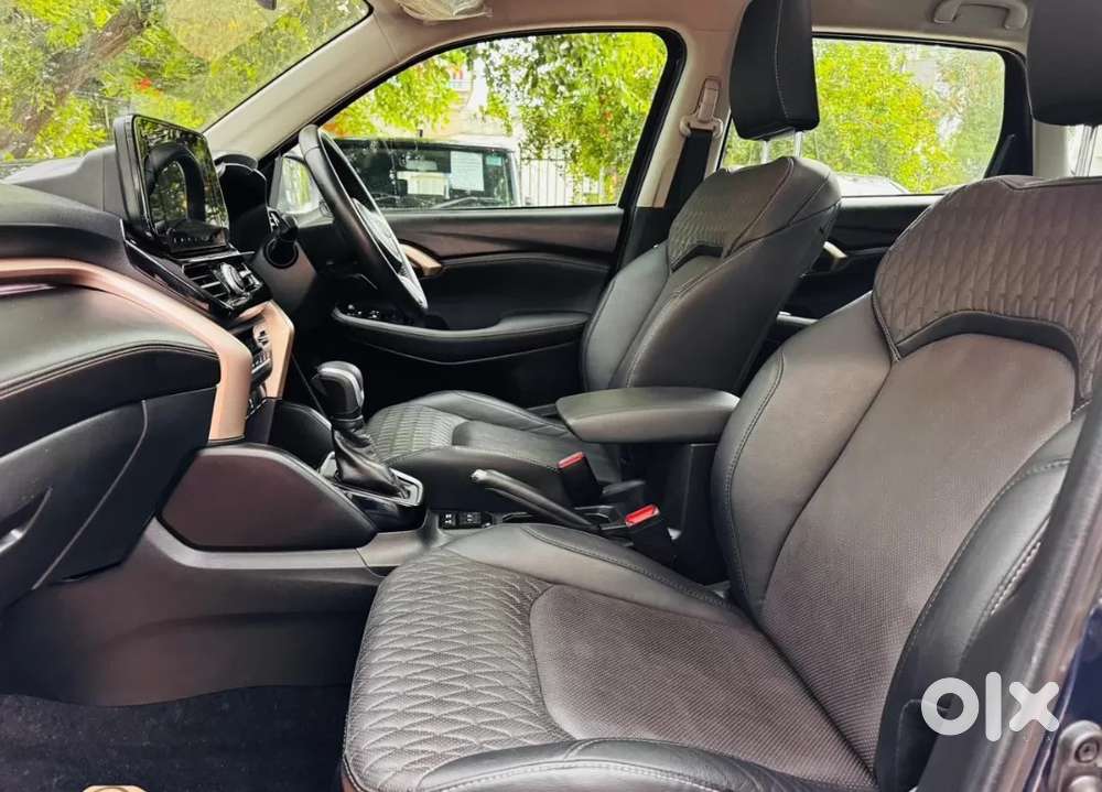 Maruti Suzuki Grand Vitara 1.5 Alpha Plus Intelligent Hybrid Ecvt, 2..