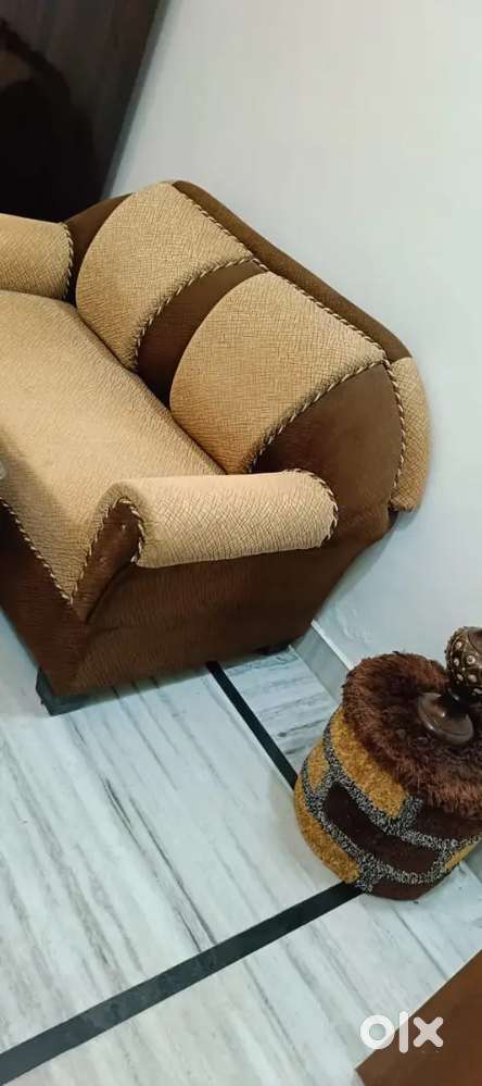 Sofa 6 seater well maintained