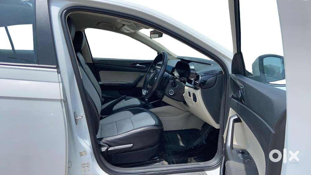 Skoda Slavia 1.0 Ambition Tsi At, 2023, Petrol