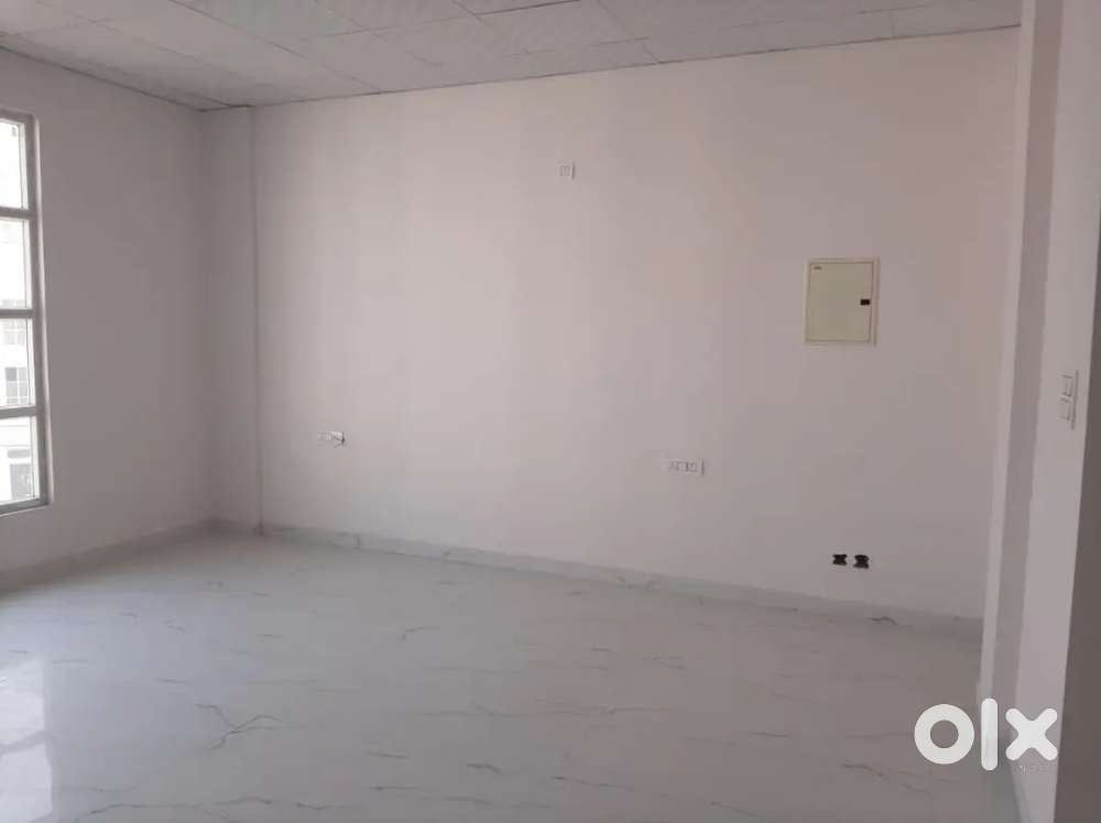 SEMI FURNISH READY TO MOVE OMAXE WORLD STREET SCO FLOOR BEST LOCATION
