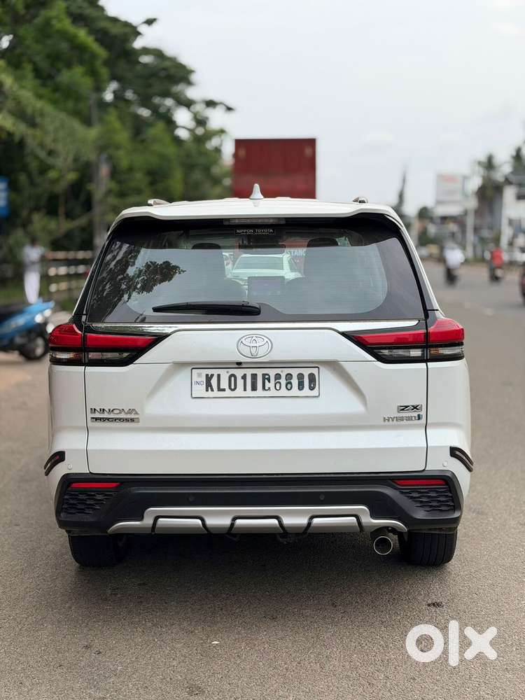 Toyota Innova Hycross 2.0 Zx (o) Hybrid 7 Str, 2025, Petrol