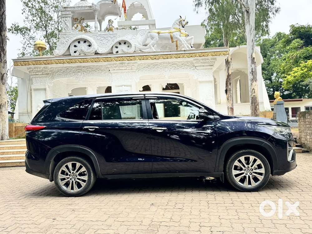 Toyota Innova Hycross 2.0 Zx Hybrid 7 Str, 2024, Petrol