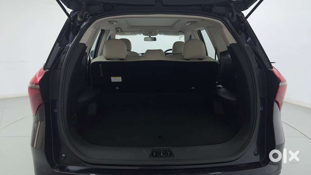 Mahindra Xuv700 2.0 Ax 5 Petrol At Str, 2024, Petrol