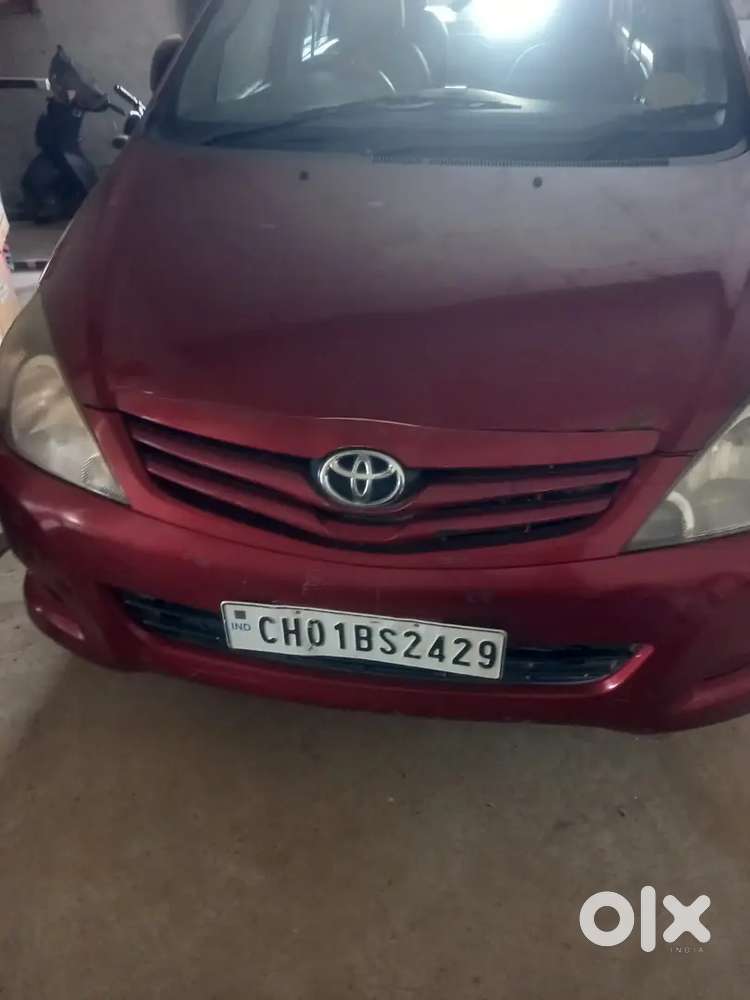 Toyota Innova 2010 Tyre 75 Persent With Wheel