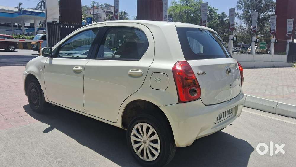 Toyota Etios Liva 2011-2012 G, 2011, Petrol