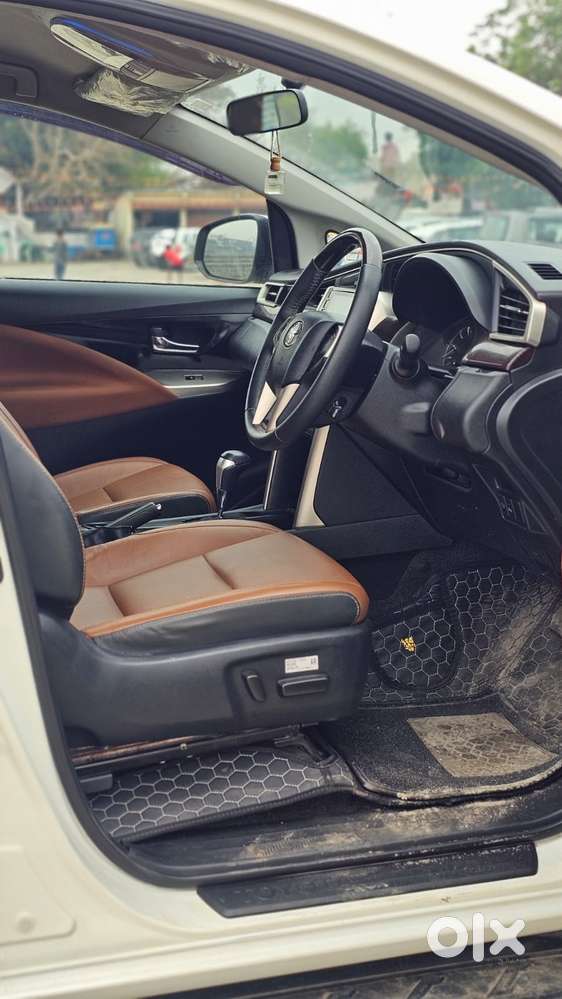 Toyota Innova Crysta 2.8 Z, 2022