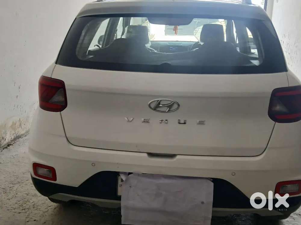 Hyundai Venue 2021 Petrol 21770 Km Driven