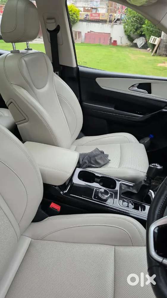 Mahindra Xuv700 Ax7 2022