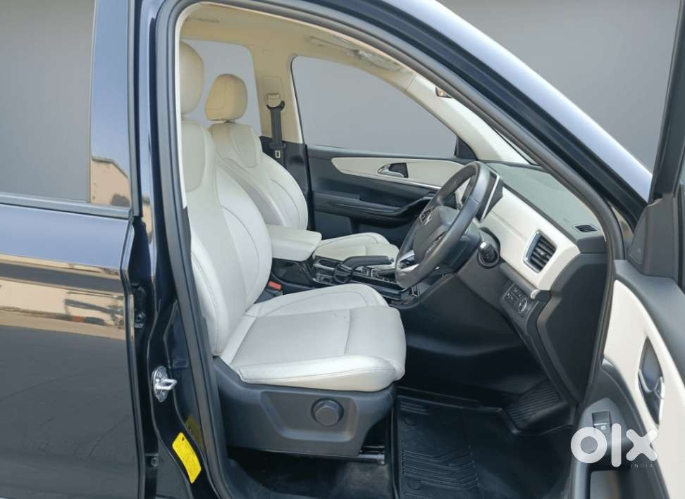 Mahindra Xuv700 2.2 Ax 7 Diesel At Str Awd, 2024, Diesel