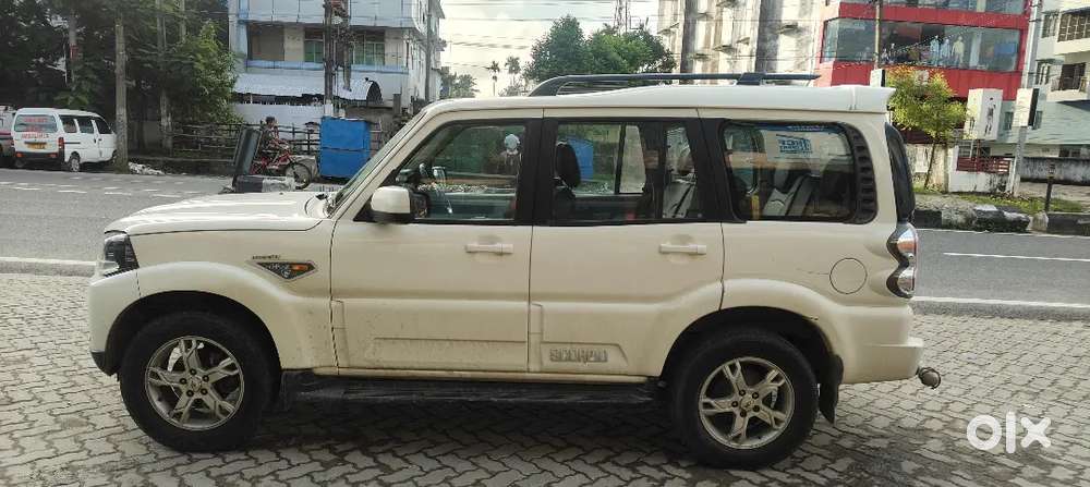 Mahindra Scorpio S10 2016