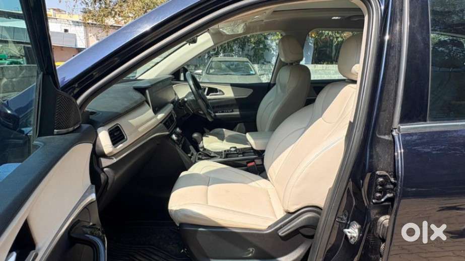 Mahindra Xuv700 2.2 Ax 7 Diesel At Luxury Pack Str, 2023, Diesel