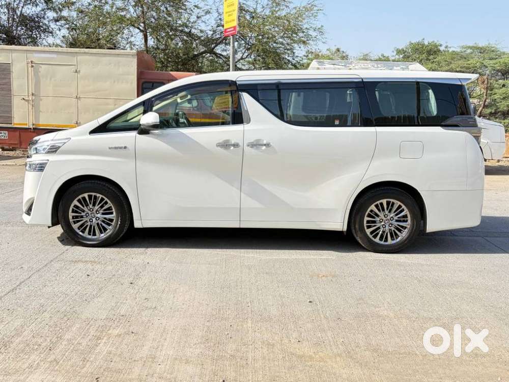 Toyota Vellfire 2.5 Hybrid, 2023, Petrol