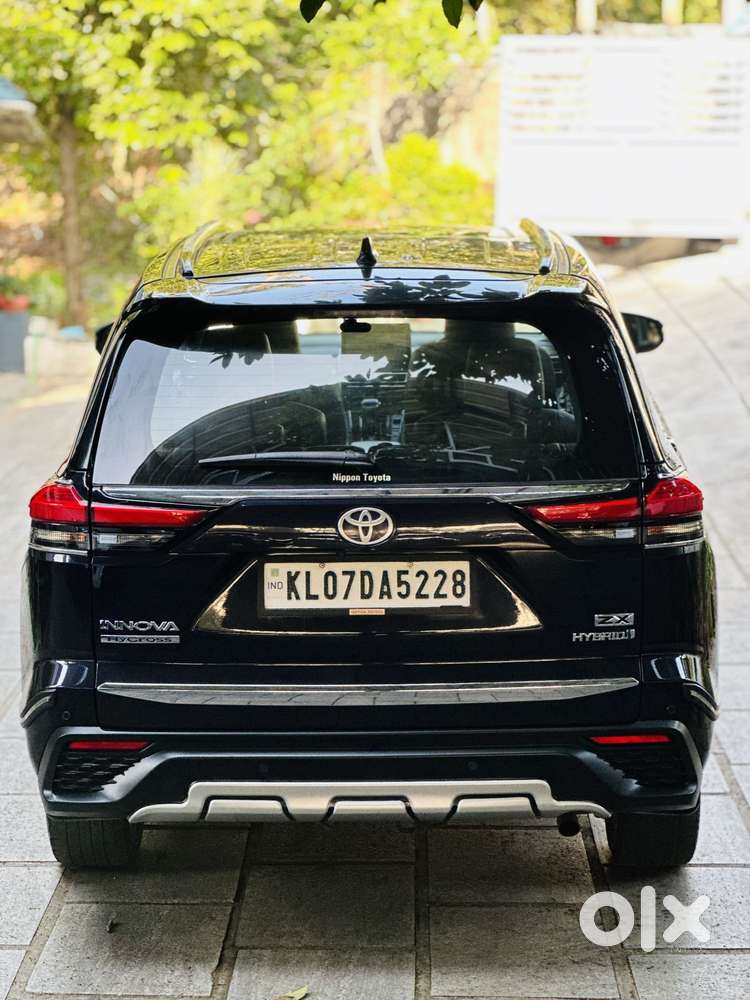 Toyota Innova Hycross 2.0 Zx (o) Hybrid 7 Str, 2023, Petrol