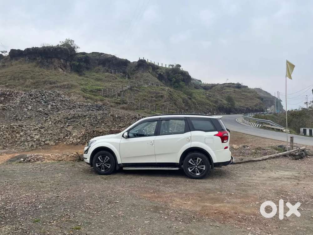Mahindra Xuv500 W7 Pearl White  49000 Km Driven
