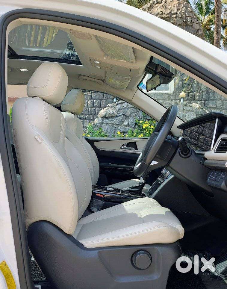 Mahindra Xuv700 Ax7l 6 Str At, 2025, Diesel