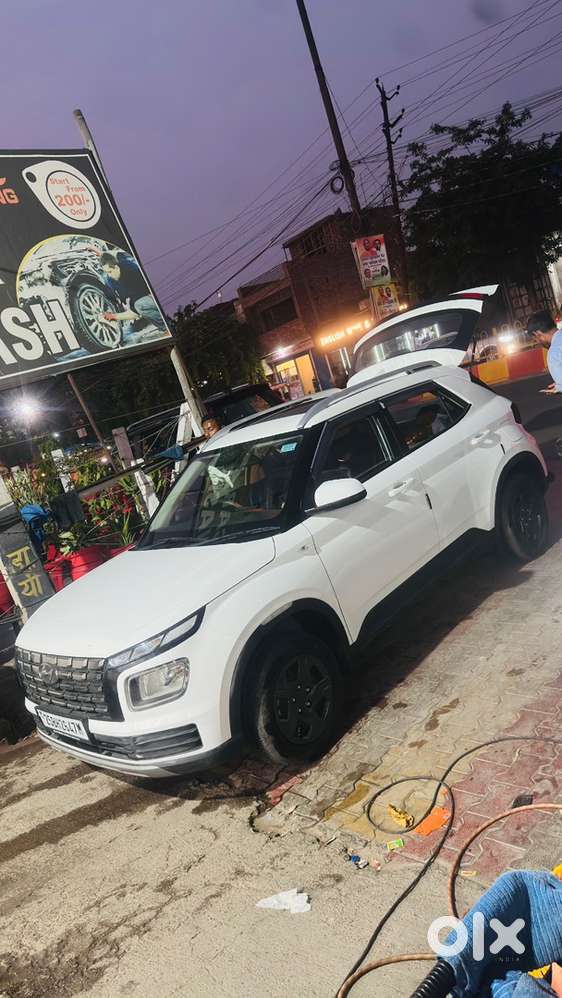 Hyundai Venue Petrol 2025