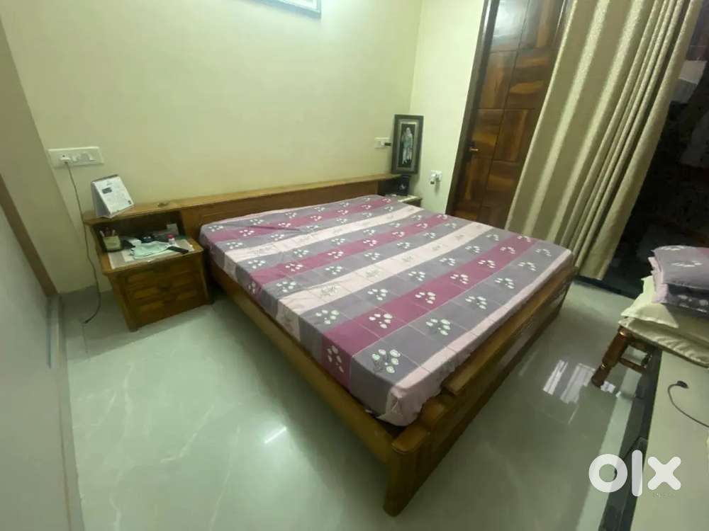 Double bed without mattress