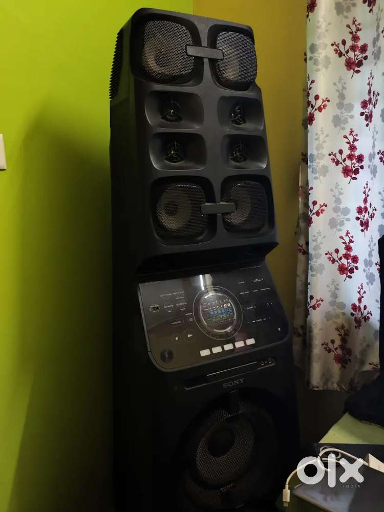 Sony 2000 Watt PARTY SPEAKERS (MHC-v90dw) TVs, Video Audio