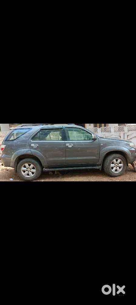 Toyota Fortuner 2012 Diesel 300000 Km Driven