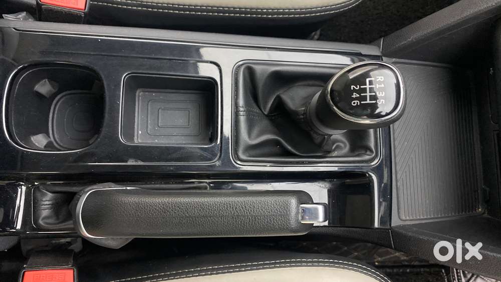 Mahindra Xuv700 2.0 Ax 5 Petrol Mt Str, 2022, Petrol