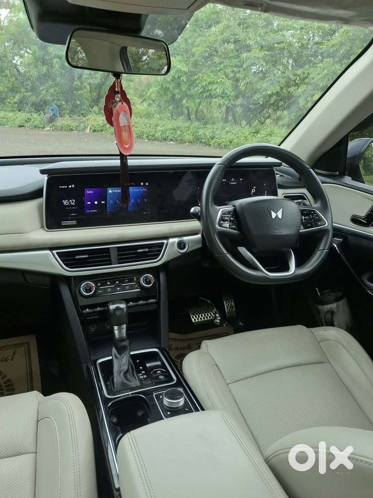 Mahindra Xuv700 2.2 Ax 7 Diesel At Str, 2022, Diesel