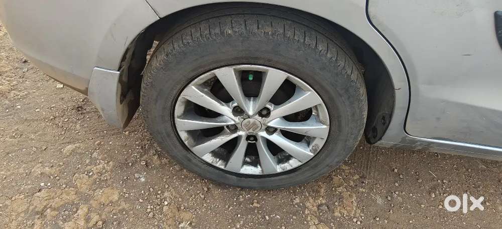 Maruti Suzuki Ertiga 20012 गाडी फुल कंडिशन आहे