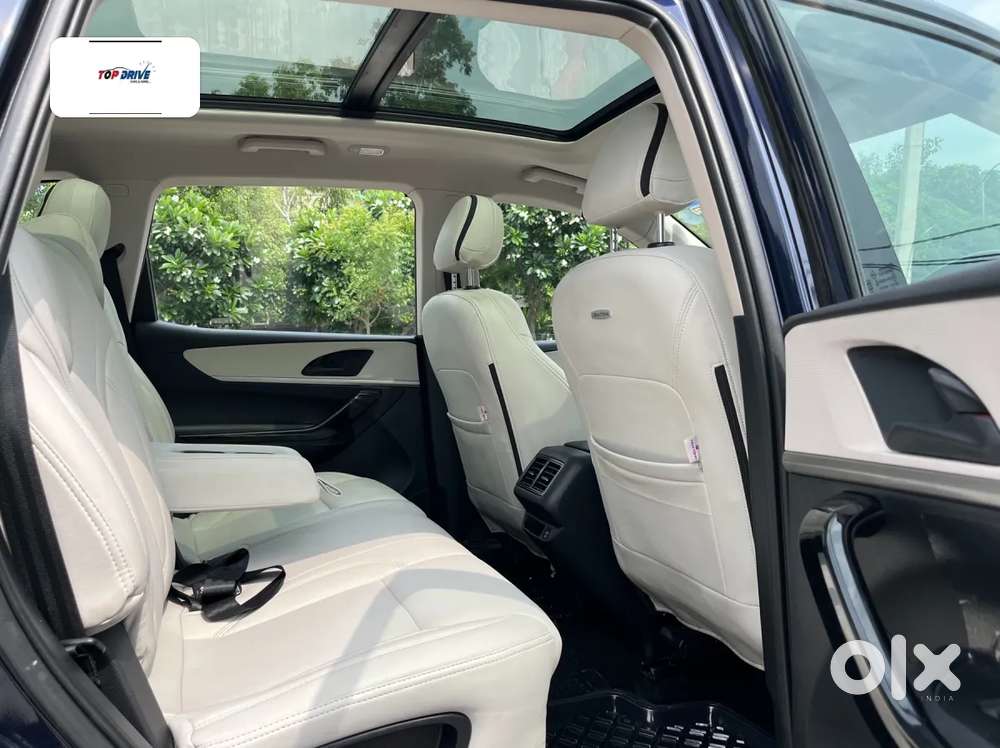 Mahindra Xuv700 2.0 Ax 5 Petrol Mt 7 Str, 2022, Petrol