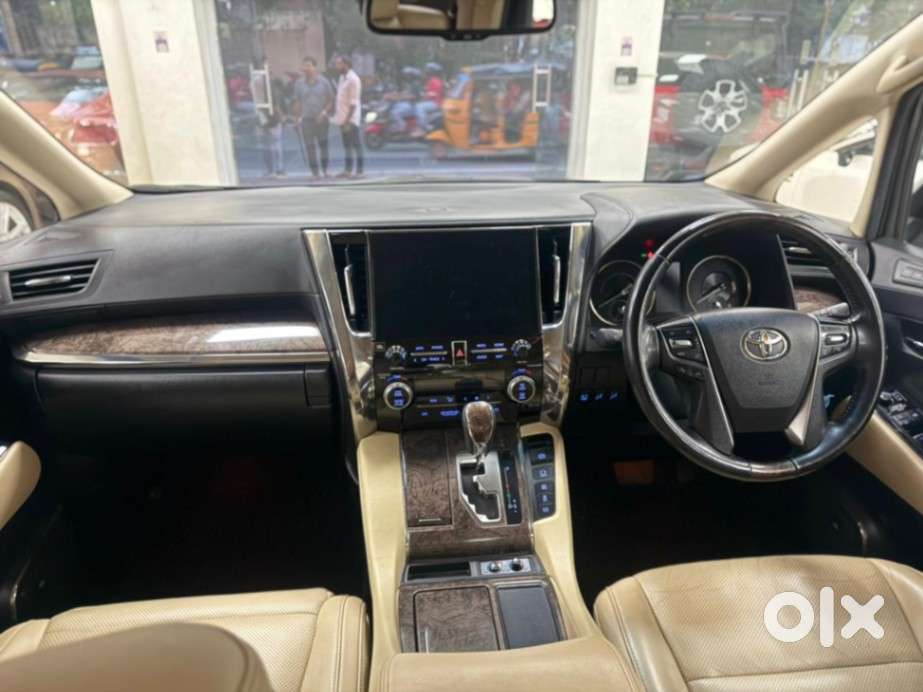 Toyota Vellfire 2.5 Hybrid, 2022, Petrol